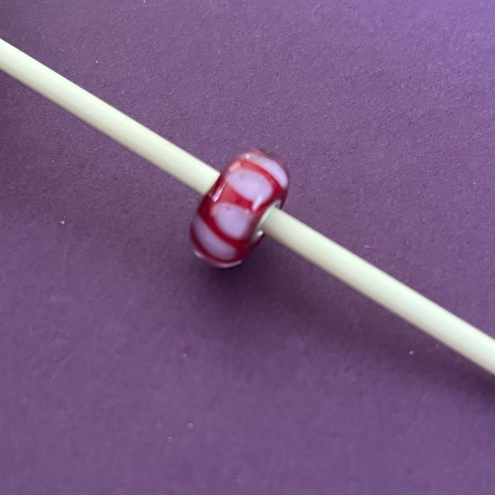 Trollbeads Lilac Shadow bead. TGLBE-10284.